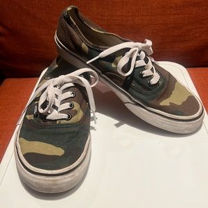 Vans Camo low lace up sneaker